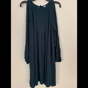 Old Navy green size medium cold shoulder dress.